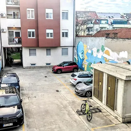 Spacious & Attractive 600m-7minuta Hoda Od Centra, Mogucnost Za Parking-apartmani-nsmilos Apartment Novi Sad